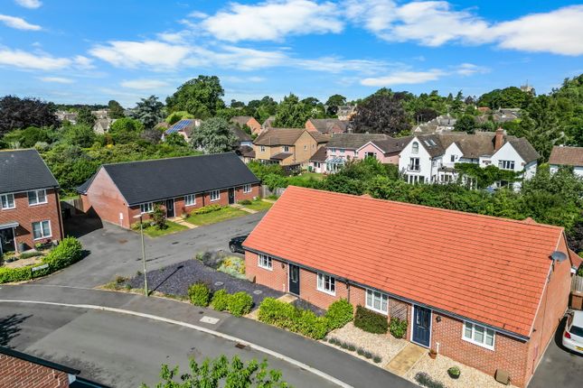 2-bed house on 15, Ballingers, Swindon, £140,000