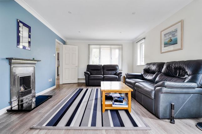 4, Great Western Close, Devizes, Wiltshire, SN10 photo 3