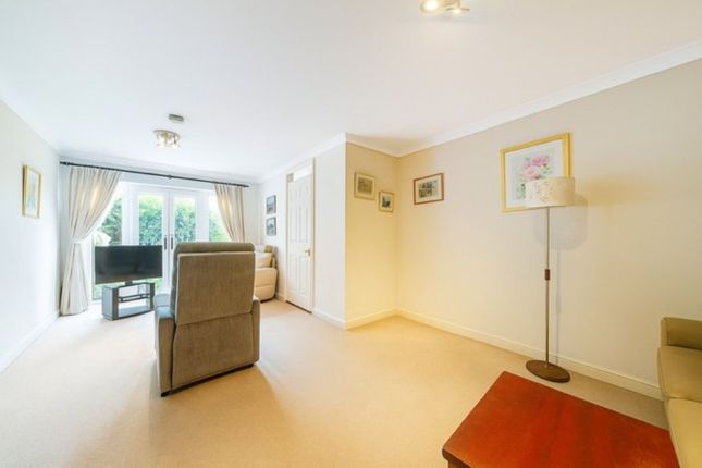 Flat 18, St Augusta Court, Batchwood View, St. Albans photo 5
