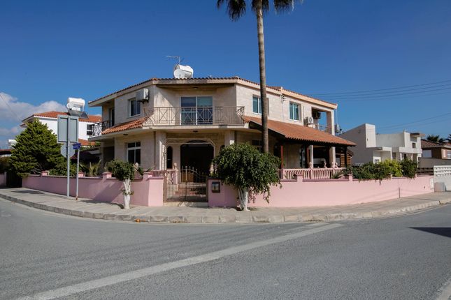 Detached house for sale in Tersefanou, Cyprus