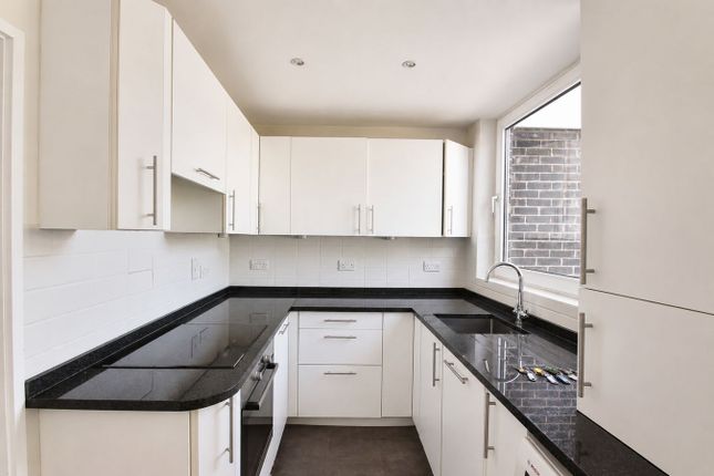 10, Brackley, WEYBRIDGE photo 2