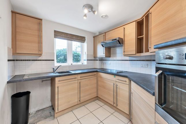 6 Goodes Court, Royston photo 3