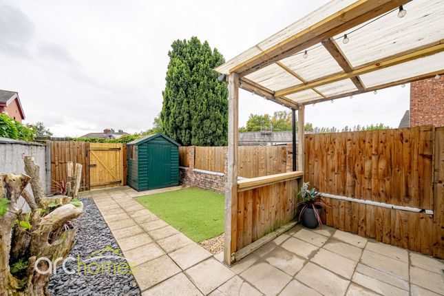 208 Bag Lane, Manchester photo 4