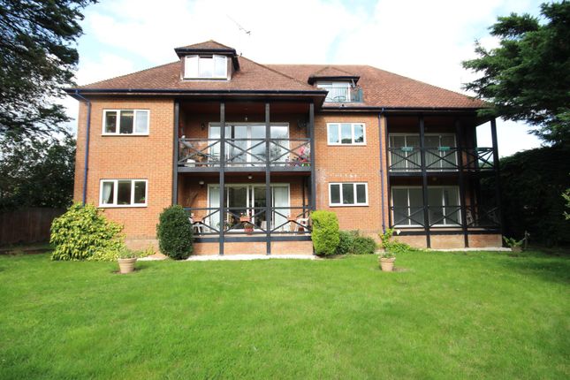 Thumbnail Flat to rent in Court Road, Maidenhead, Berkshire