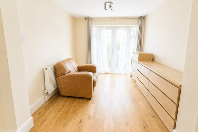 GF Rear, Cairnfield Avenue, London photo 2
