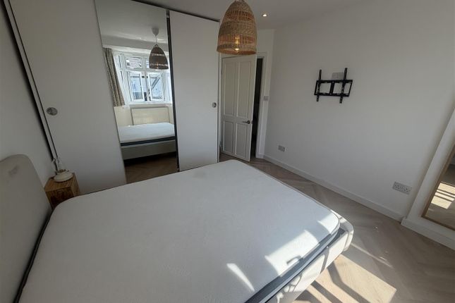 7, Bromley Road, edmonton photo 3