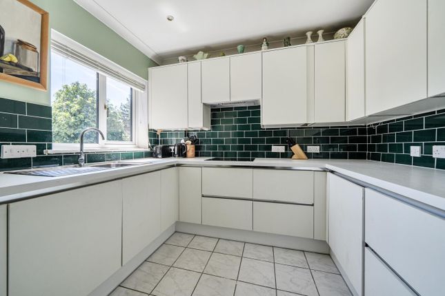 8 Emerald Court, Woodside Park Road, Woodside Park photo 2