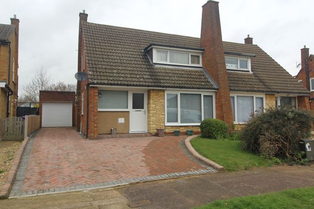 Thumbnail Bungalow for sale in Grovelands Avenue, Hitchin