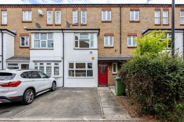 13, Keats Close, London photo 2