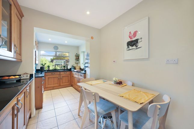 25 Pine Hill, Epsom photo 4