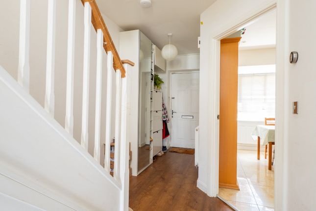 31, Damson Way, Carshalton photo 2