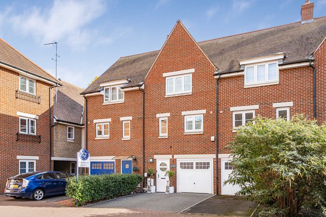 3-bed terraced on Thames View, Abingdon, £545,000
