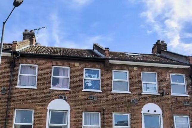 Studio house on 346a, Neasden Lane, London, £2,400/mo