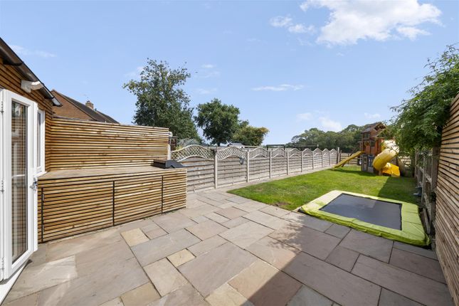 181, Ash Grove, Harefield photo 4
