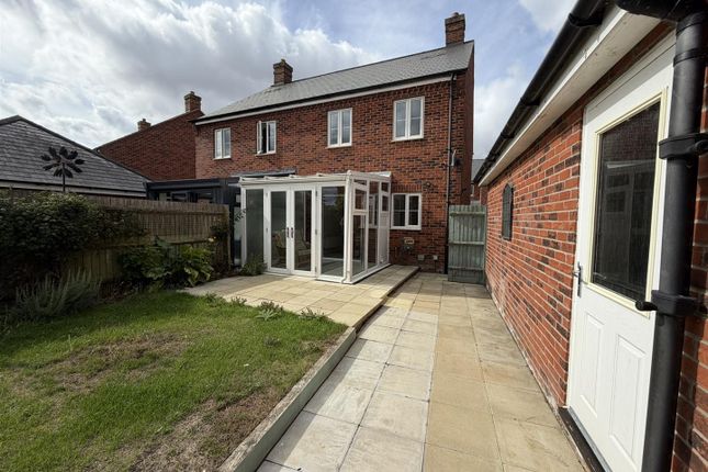 22, Brampton Grange Drive, Daventry photo 4