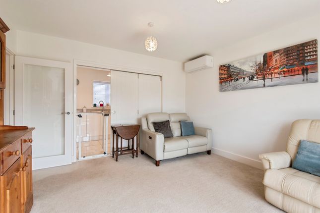 4, Hayden Road, Buntingford photo 3
