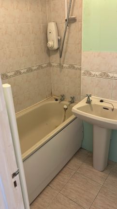3a Oakcroft Close, Pinner photo 3
