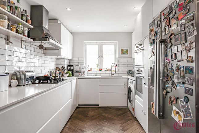 105, Buxhall Crescent, London photo 4