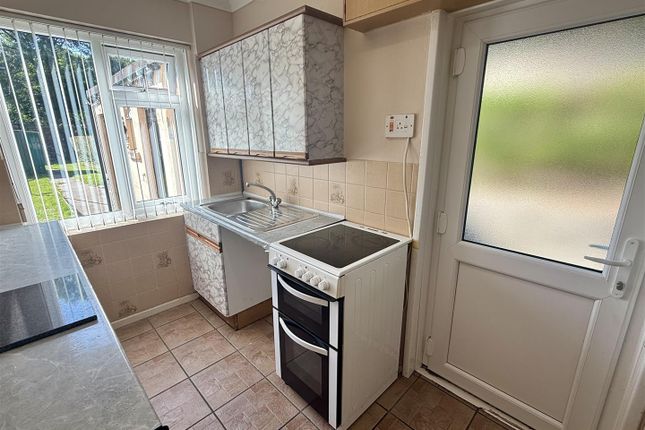 25, Maesyrhaf, Llanelli photo 3