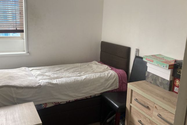 Thumbnail Shared accommodation to rent in Smithy Street, Whitechapel/Stepney Green
