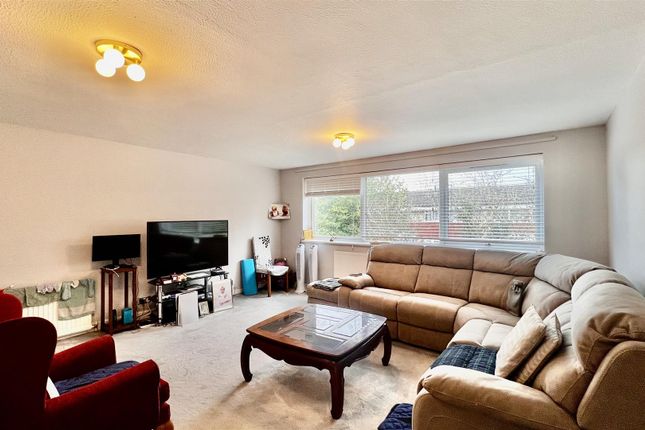 55, Wheatlands, Heston photo 2