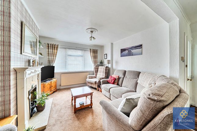 24, Ravenswood Close, Romford photo 3