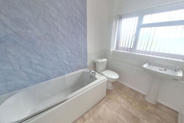 6 Millgreen Close, West Huntspill, Somerset photo 5