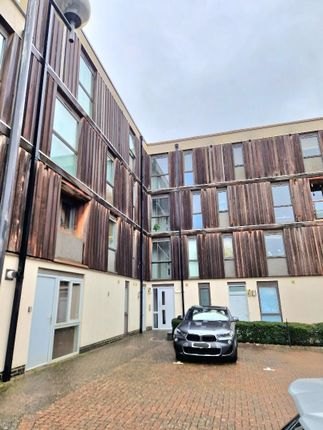 Thumbnail Flat to rent in High Street, Upton, Northampton