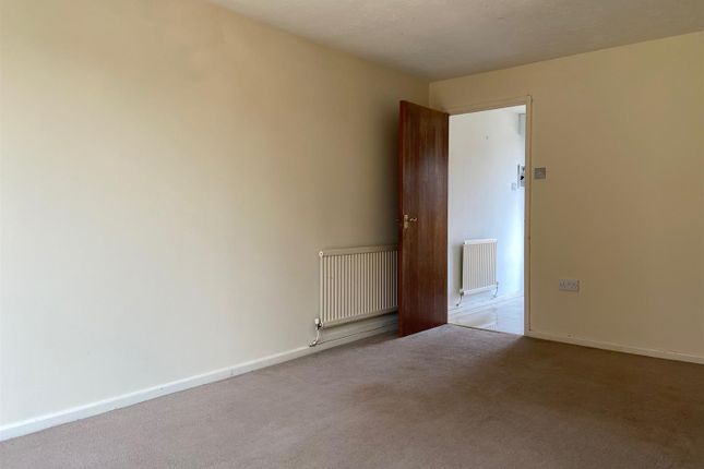 34, Badgers Way, Sturminster Newton photo 2