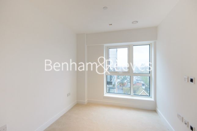 Flat to rent in Longfield Avenue, Ealing