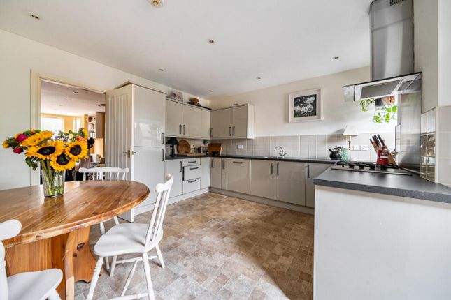 14, Luke Street, Bampton photo 3