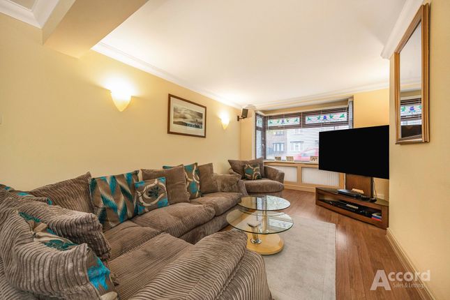 38 Birch Road, Romford photo 2