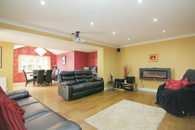 17, Sycamore Chase, Pudsey photo 2