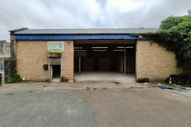 Warehouse to let in Colne Valley Business Park, Linthwaite, Huddersfield