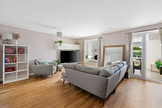 12, Mcadam Close, Chichester photo 3