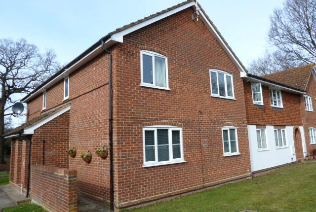 Thumbnail Flat to rent in Upshire Gardens, Ascot