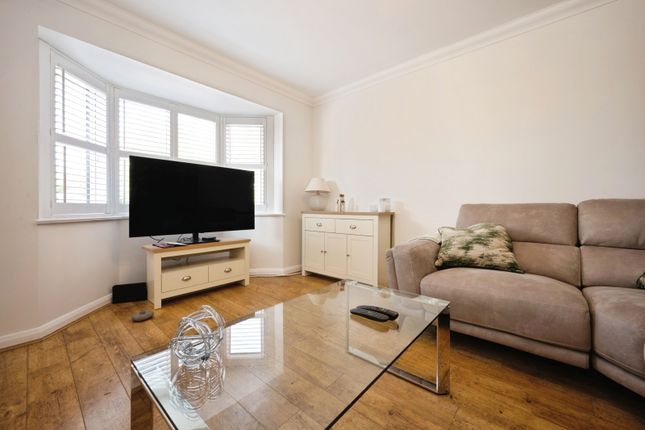 17, Loak Close, Bedford photo 2