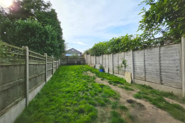 75, Chell Green Avenue, Stoke-on-Trent photo 3