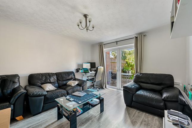 23, Keats Close, Wimbledon photo 4