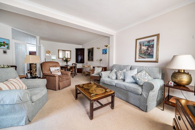 1 Culverden Court,, Oatlands Drive, Weybridge photo 3