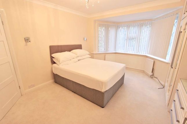 Flat to rent in Waterfall Road, London