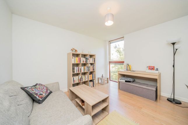 Asher Way, London photo 2