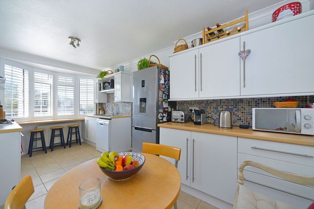 14 Sapte Close, Cranleigh photo 3