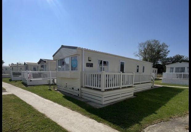 2-bed caravan on Hoburne Cotswold, Hoburne Cotswold Holiday Park Braodway Lane, Cirencester, £29,888