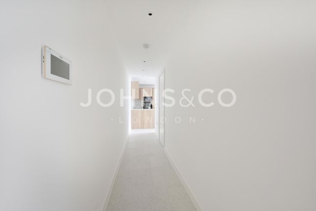 Apartment 507 Bouchon Point 7, Cendal Crescent, London photo 5