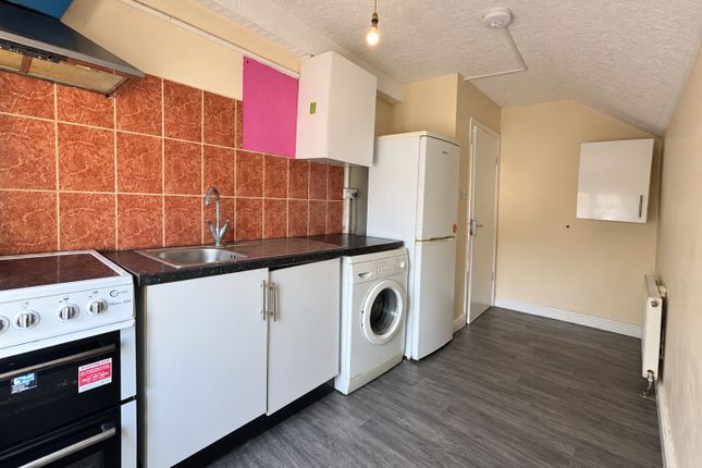 106B, Rutland Avenue, High Wycombe photo 3