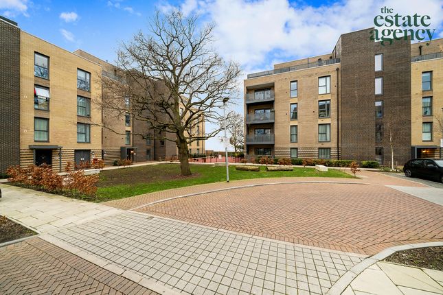 Flat for sale in Merriam Close, Chingford