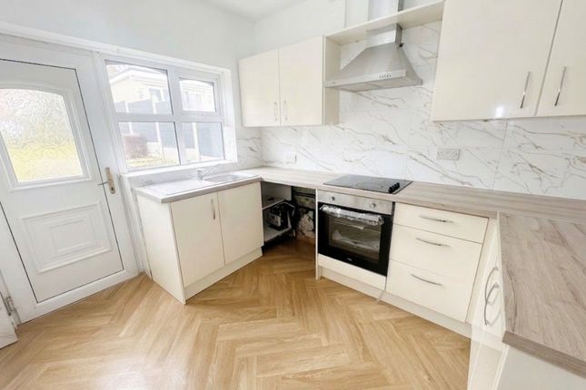 31, Romney Avenue, Burnley photo 3