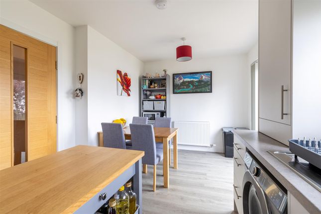 36, Clunie Way, Perth photo 4