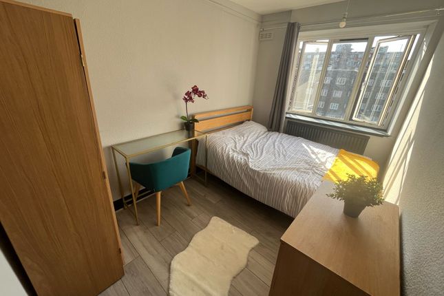 Room 3- £760 Available 24/10/2025